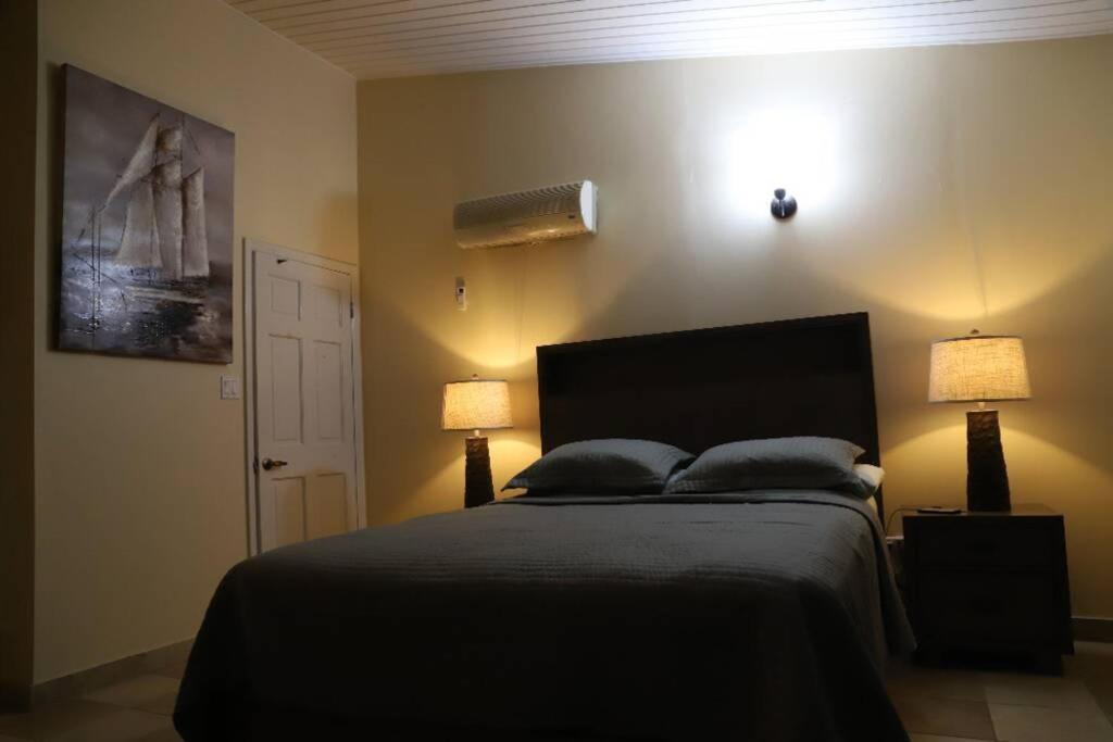 A Beautiful Villa In A Prime Location Of Jolly Jolly Harbour Extérieur photo