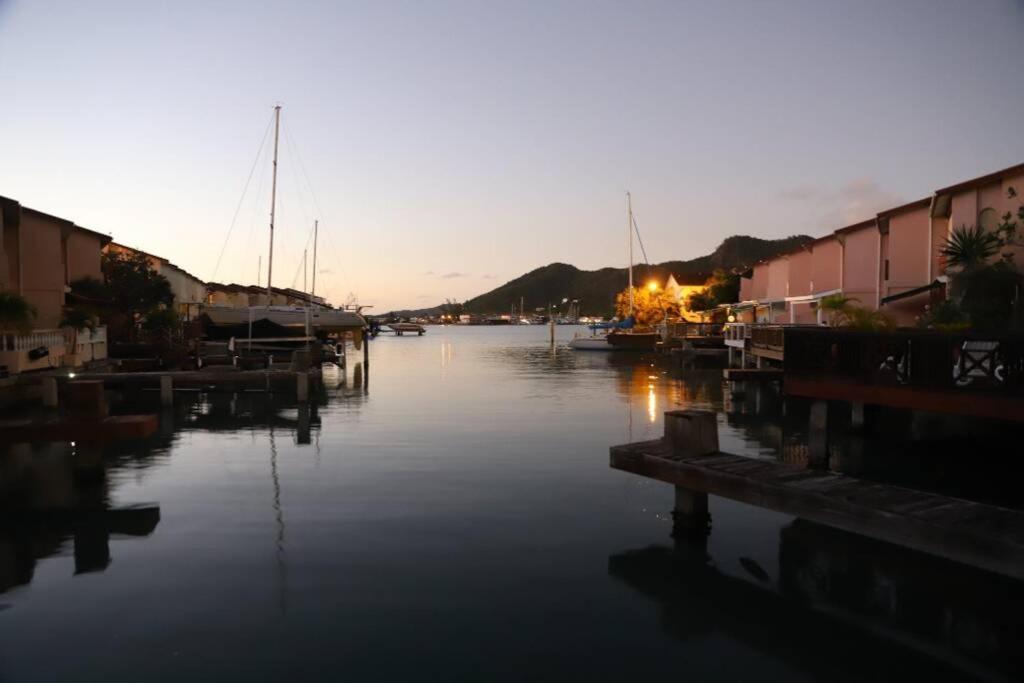 A Beautiful Villa In A Prime Location Of Jolly Jolly Harbour Extérieur photo