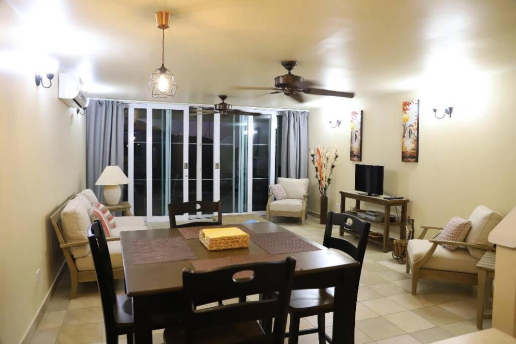 A Beautiful Villa In A Prime Location Of Jolly Jolly Harbour Extérieur photo